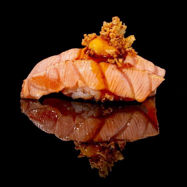 N10-  NIGIRI SALMON FLAMBE 2PZ