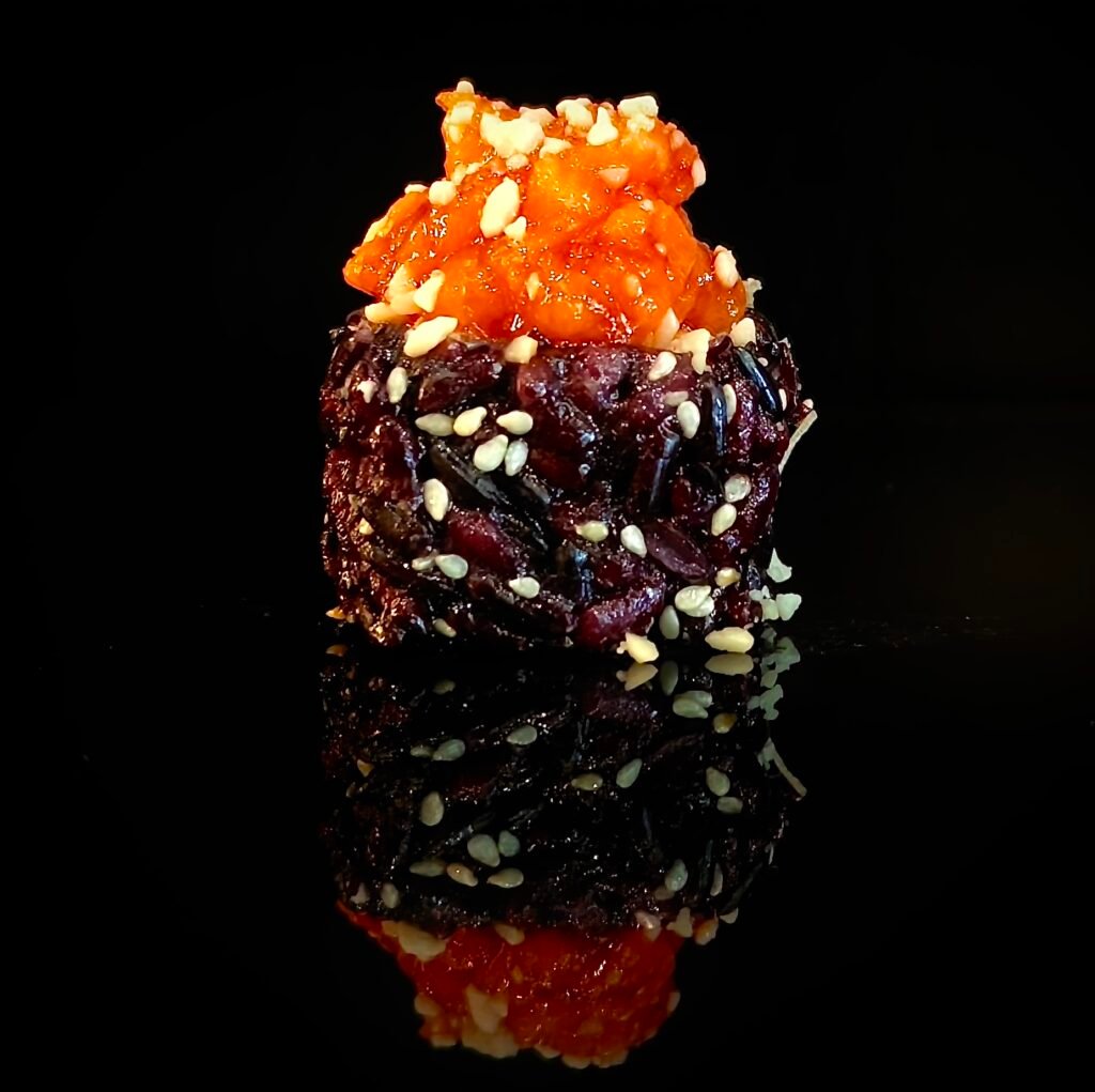 BU1- Black mandorle roll