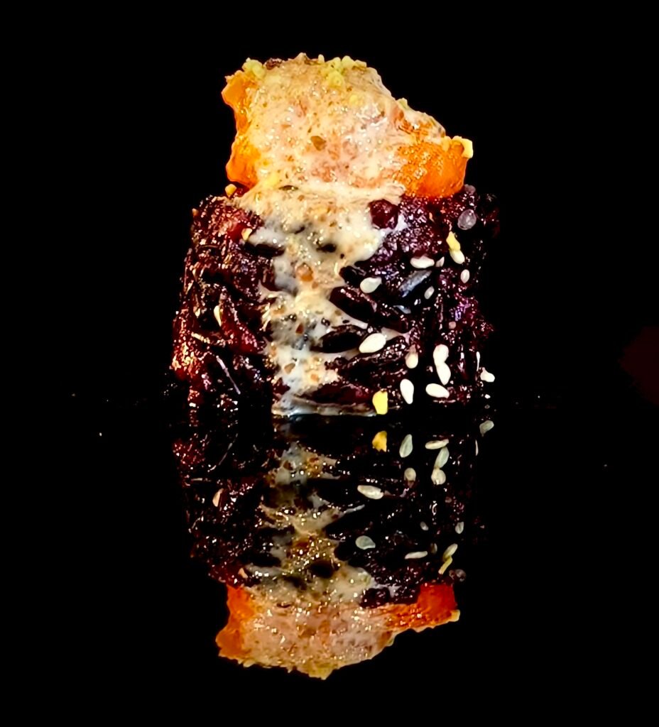 BU7- Black spicysalmon roll